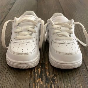 White Toddler Air Force 1’s Size 6